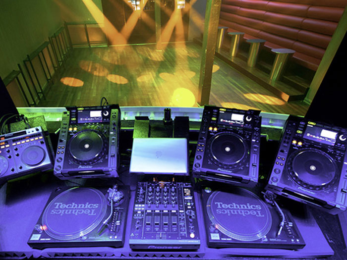 La cabina de un DJ, Dj's eventos Barcelona