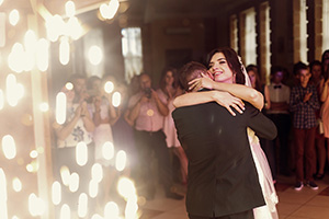 Sonido, iluminación y audiovisuales: cómo crear la boda de tus sueños